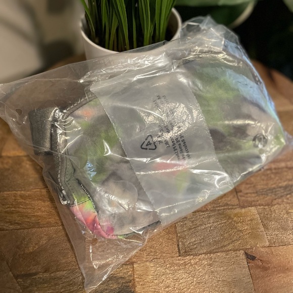 lululemon athletica Handbags - Lululemon belt bag.